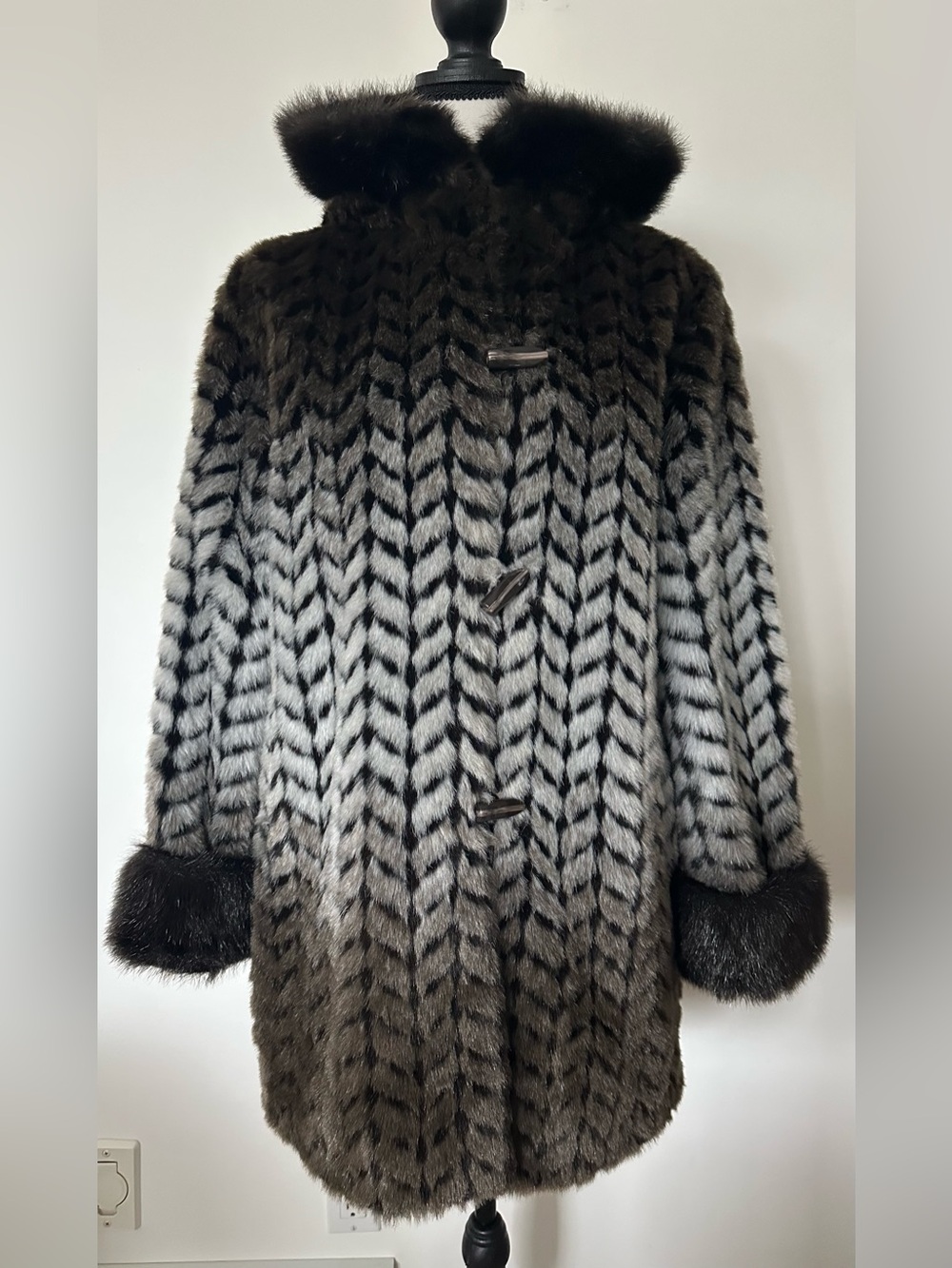 Nuage Faux Fur Chevron Ombré Hooded Coat Grey Black M Mob Wife Chic Goth Luxury